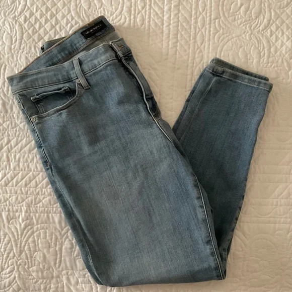 BANANA REPUBLIC Women's Classic Mid Rise Skinny Jean. Medium Wash  Sz. 32 - Picture 4 of 8